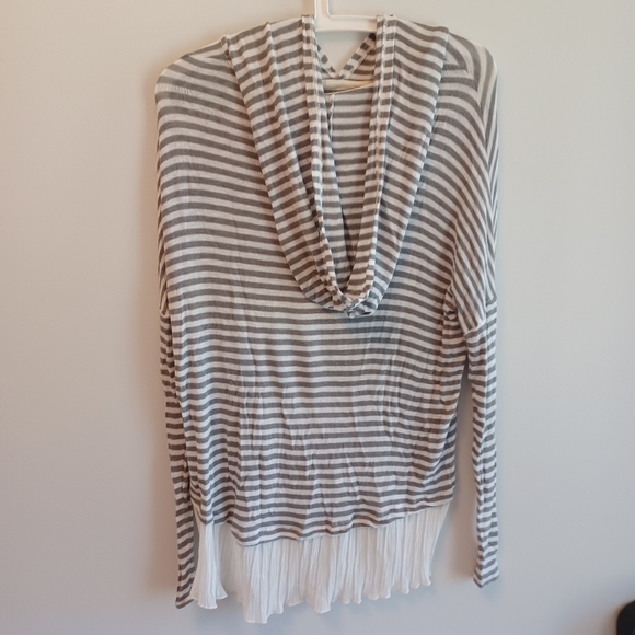 Hollister Loose Flowy Sweater - Picture 2 of 4